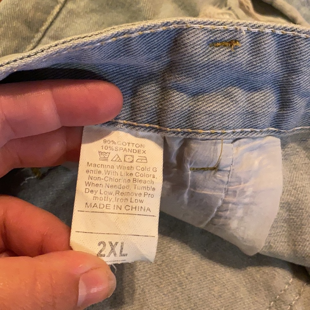 Women’s cutoff shorts - Picture 4 of 5